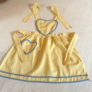 NB child’s apron, vintage 30’s.